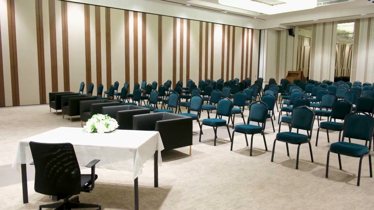 Tiyatro düzeninde konferans salonu — Vakıf Ankara Kongre Merkezi